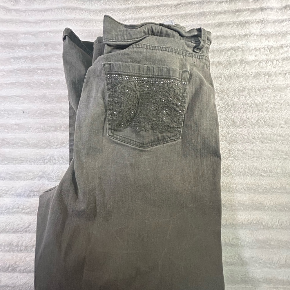 Stylish Gray Pants with Embellished Pocket